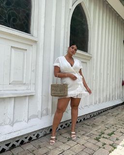 Laetitia Thomas feet photo 14