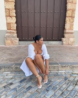 Laetitia Thomas feet photo 10