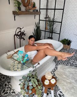 Laetitia Thomas feet photo 8