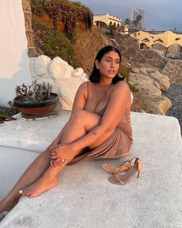 Laetitia Thomas feet photo 8