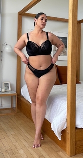 Laetitia Thomas feet photo 14