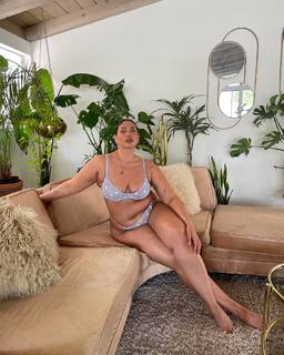 Laetitia Thomas feet photo 3