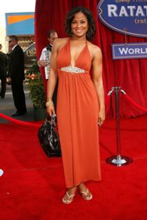 Laila Ali feet photo thumbnail