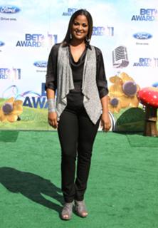 Laila Ali feet photo thumbnail
