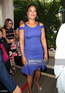 Laila Ali feet photo thumbnail