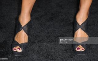 Laila Ali feet photo thumbnail