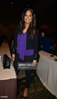 Laila Ali feet photo thumbnail