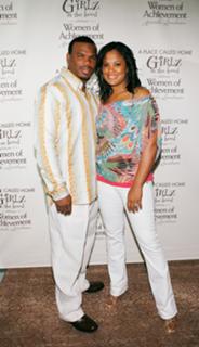 Laila Ali feet photo thumbnail