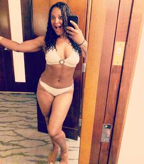 Laila Ali feet photo thumbnail