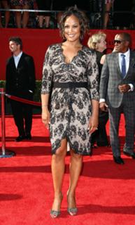 Laila Ali feet photo thumbnail