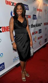 Laila Ali feet photo thumbnail