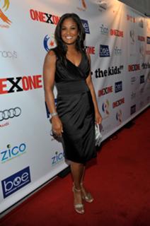 Laila Ali feet photo thumbnail