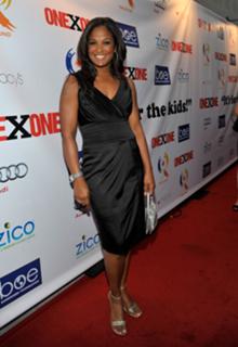 Laila Ali feet photo thumbnail