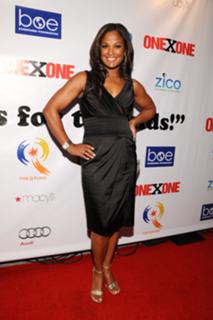 Laila Ali feet photo thumbnail