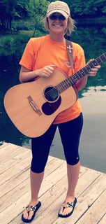 Lainey Wilson feet photo thumbnail