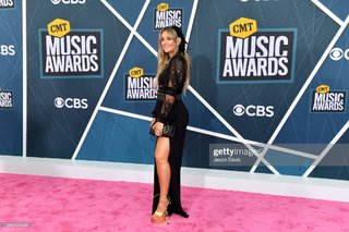 Lainey Wilson feet photo thumbnail