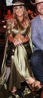 Lainey Wilson feet photo thumbnail