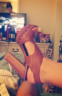 Lainey Wilson feet photo thumbnail