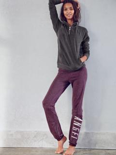 Lais Ribeiro feet photo thumbnail