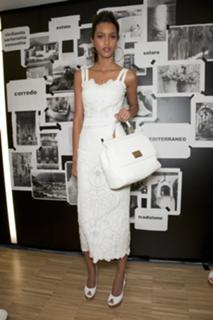 Lais Ribeiro feet photo thumbnail