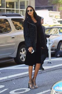 Lais Ribeiro feet photo thumbnail