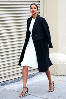 Lais Ribeiro feet photo thumbnail