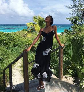 Lais Ribeiro feet photo thumbnail