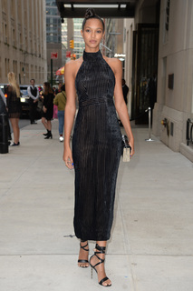 Lais Ribeiro feet photo thumbnail