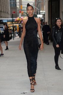 Lais Ribeiro feet photo thumbnail