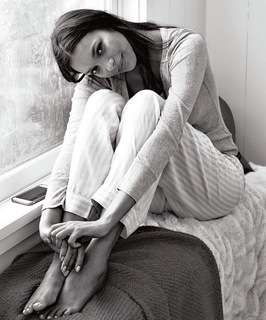 Lais Ribeiro feet photo thumbnail