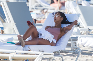 Lais Ribeiro feet photo thumbnail