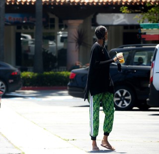 Lais Ribeiro feet photo thumbnail