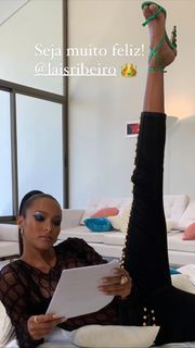 Lais Ribeiro feet photo thumbnail