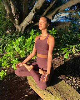 Lais Ribeiro feet photo thumbnail
