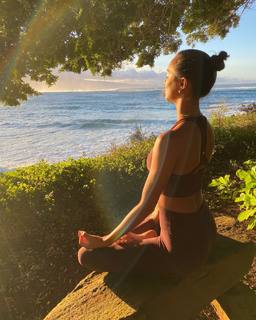 Lais Ribeiro feet photo thumbnail