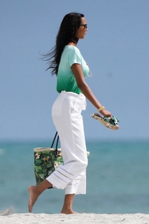 Lais Ribeiro feet photo thumbnail