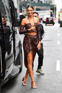 Lais Ribeiro feet photo thumbnail