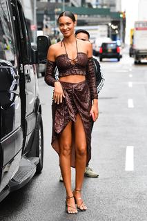 Lais Ribeiro feet photo thumbnail