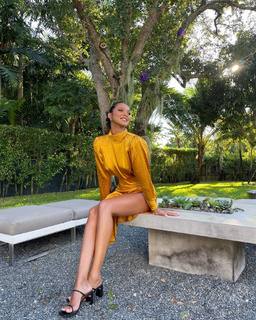 Lais Ribeiro feet photo thumbnail