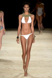 Lais Ribeiro feet photo thumbnail