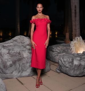 Lais Ribeiro feet photo thumbnail