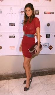 Lake Bell feet photo thumbnail