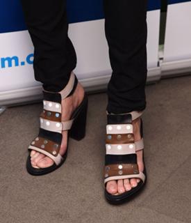 Lake Bell feet photo thumbnail