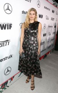 Lake Bell feet photo thumbnail