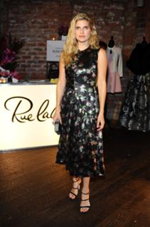 Lake Bell feet photo thumbnail
