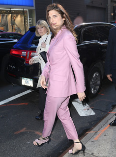 Lake Bell feet photo thumbnail