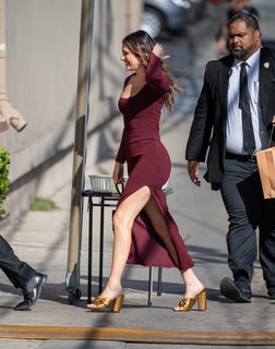 Lake Bell feet photo thumbnail