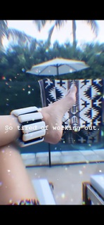 Lake Bell feet photo thumbnail