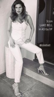 Lake Bell feet photo thumbnail