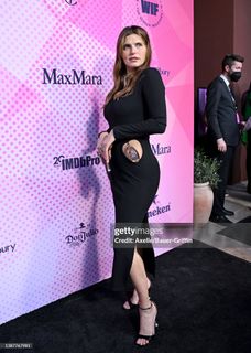 Lake Bell feet photo thumbnail